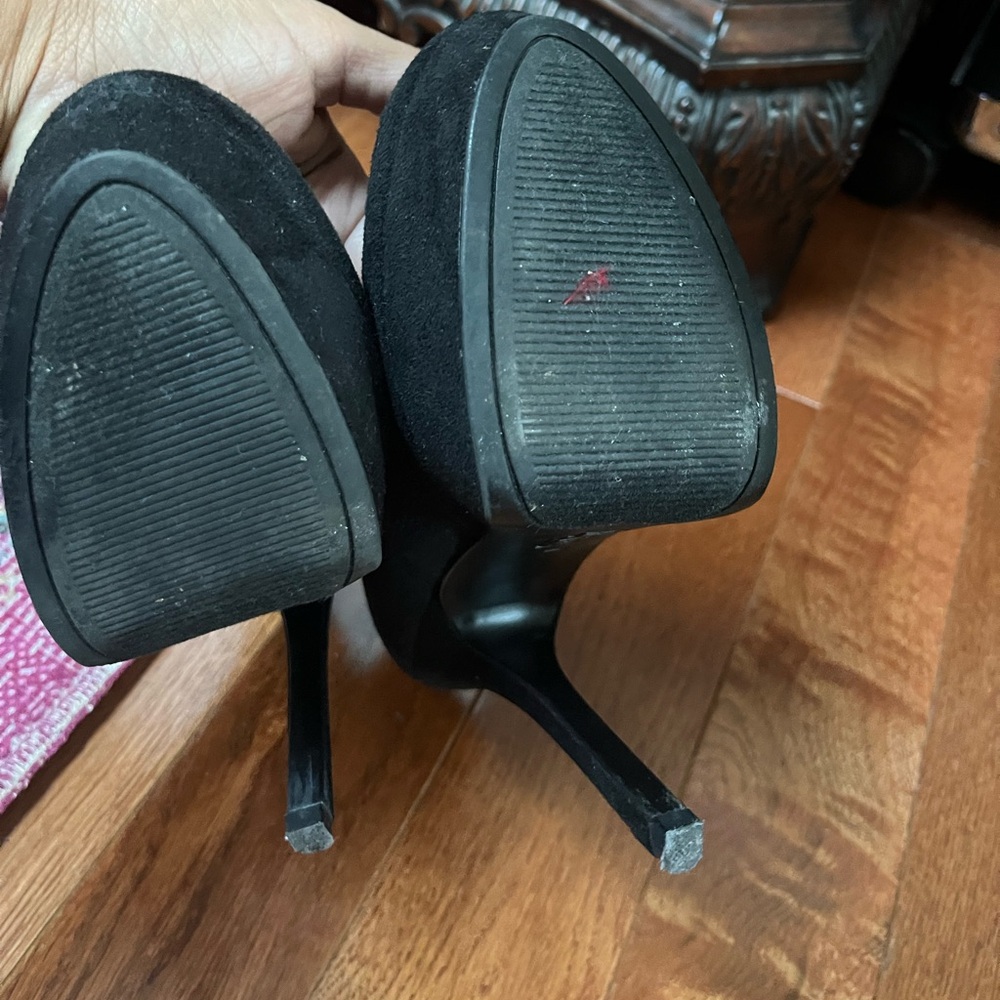 Shoes - Picture 4 of 9